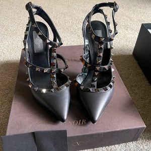 VALENTINO GARAVANI ROCKSTUD GRAINY LEATHER ANKLE STRAP PUMP 100 MM Size 7